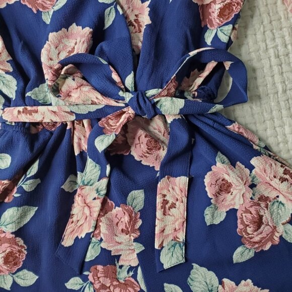 Lily Rose Low Cut Dark Blue and Pink Floral Romper w/ Slit Sleeves SMALL - Picture 4 of 6